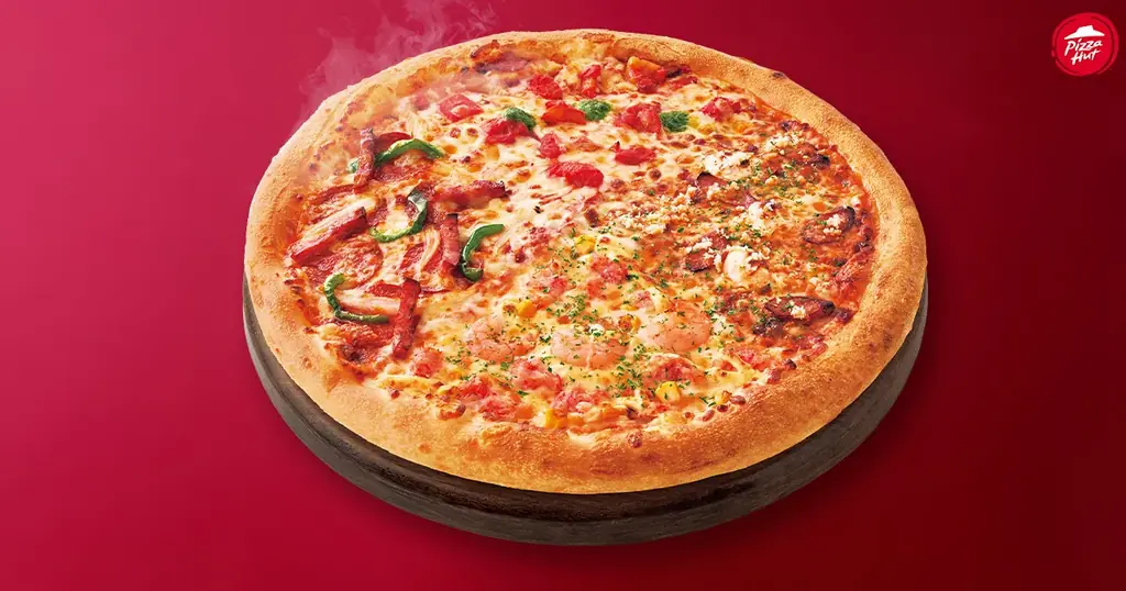 【2025年冬の新定番】ピザハットから今人気の“レトロ洋食”がお家で楽しめる、家族で囲むごちそうピザ「冬のプレミアム４」が期間限定発売！ 画像 6