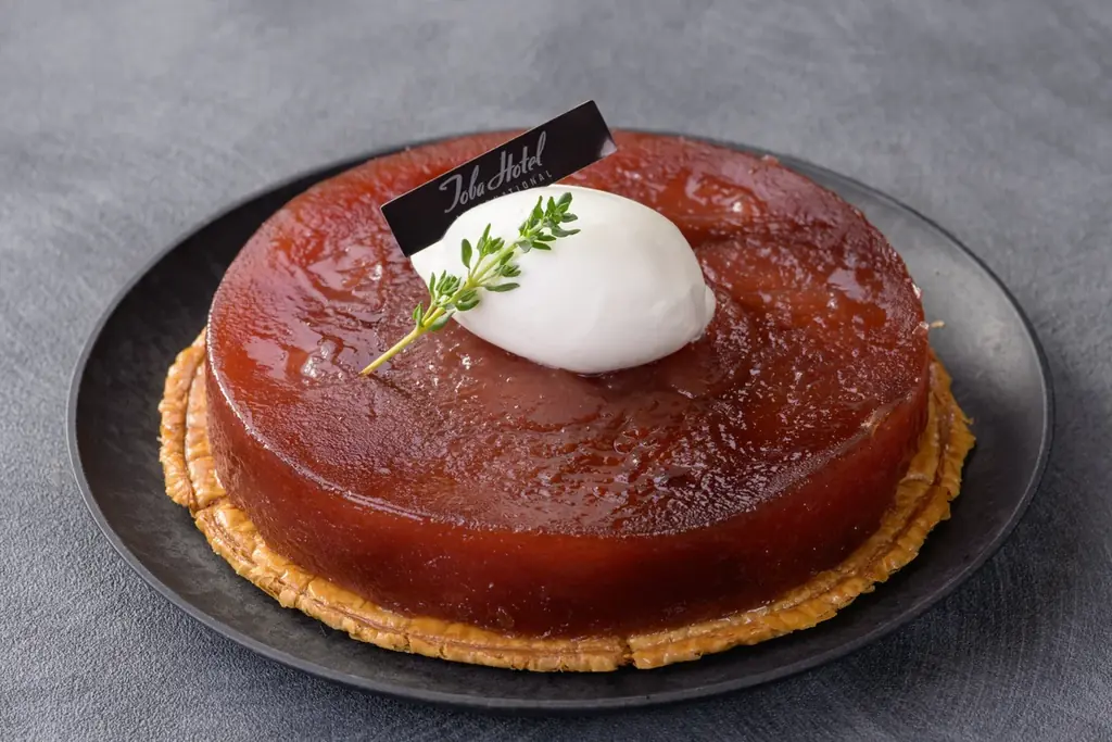 【鳥羽国際ホテル】フランス伝統菓子「タルト・タタン」登場！ ぎっしりと敷き詰められたリンゴの味わいをご賞味ください！ 画像 1