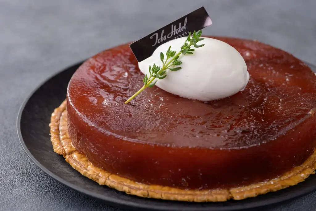 【鳥羽国際ホテル】フランス伝統菓子「タルト・タタン」登場！ ぎっしりと敷き詰められたリンゴの味わいをご賞味ください！ 画像 2