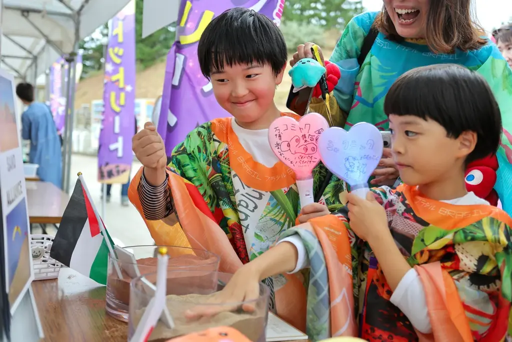 約2,800人が鳥取砂丘を大仮装パレード！AKB48徳永さん・永野さん、ポケモン「サンド」「アローラサンド」、ミャクミャクも登場！「鳥取砂丘ハロウィンパーティーafter EXPO2025」 画像 10