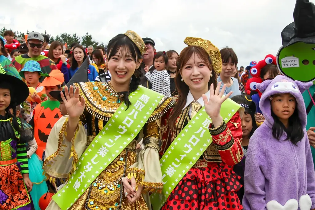 約2,800人が鳥取砂丘を大仮装パレード！AKB48徳永さん・永野さん、ポケモン「サンド」「アローラサンド」、ミャクミャクも登場！「鳥取砂丘ハロウィンパーティーafter EXPO2025」 画像 3