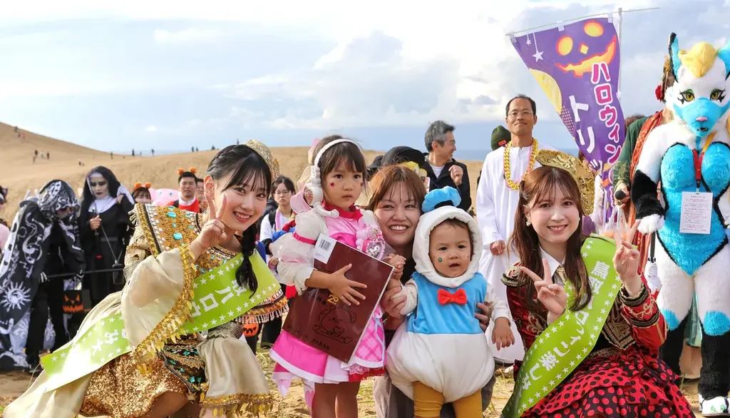 約2,800人が鳥取砂丘を大仮装パレード！AKB48徳永さん・永野さん、ポケモン「サンド」「アローラサンド」、ミャクミャクも登場！「鳥取砂丘ハロウィンパーティーafter EXPO2025」 画像 6
