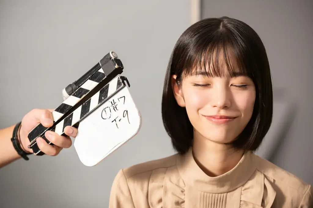 當真あみさんがチョコ・チョコ・チョコに満たされる！1人2役でチョコの味わいを可愛らしくポップに表現　ブルボン「濃厚チョコブラウニー」新WEBCM10月28日（火）から公開 画像 2