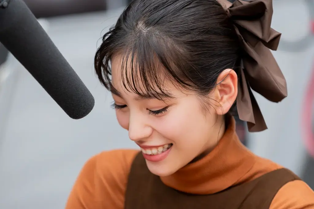 當真あみさんがチョコ・チョコ・チョコに満たされる！1人2役でチョコの味わいを可愛らしくポップに表現　ブルボン「濃厚チョコブラウニー」新WEBCM10月28日（火）から公開 画像 5