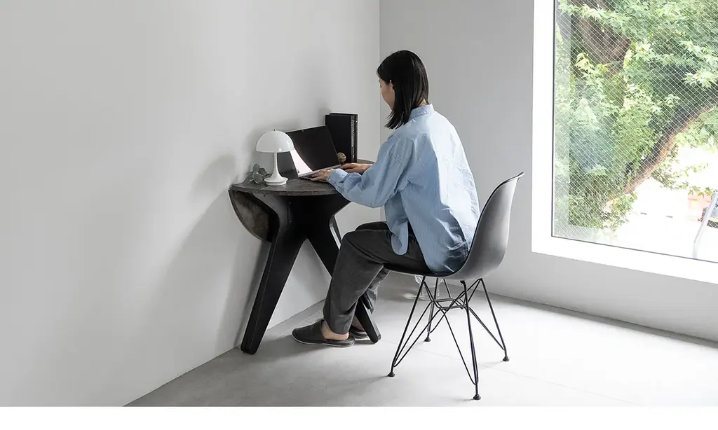 ”たたむ”の専門家がつくった、1台でダイニングにもデスクにもなる「折りたたみ円形テーブル -LUNOR- 」の販売開始！安全＆快適な折りたたみ性能で空間の可能性を広げます。 画像 2