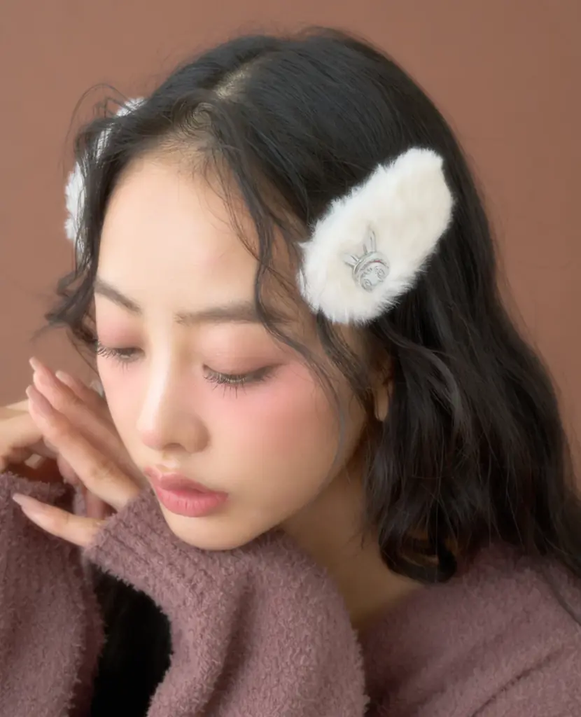 大人気のナルミヤキャラクターズ「べリエちゃん」とレディースアパレルブランド「Mi-je（ミジェ）」の初コラボ商品が2025年11月8日(土)より発売。 画像 10