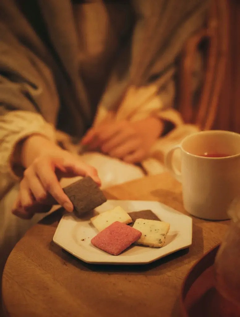 “夜にだけ出会えるクッキー” 治一郎全店16時から限定で「yakan～夜長を楽しむ大人のクッキー缶～」を2025年11月1日（土）より販売 画像 3