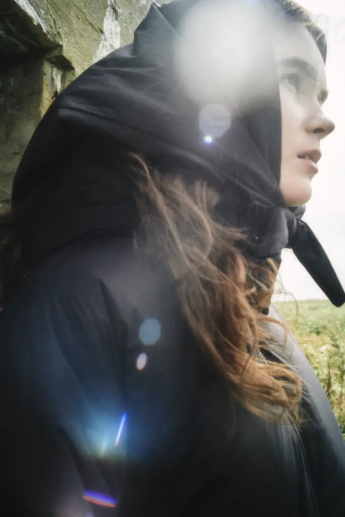 【emmi ｜ Mizuno】ミズノの機能素材を使用した初のアパレルコレクションが誕生　コラボレーションスニーカーと合わせたトータルコーディネートを提案 画像 3