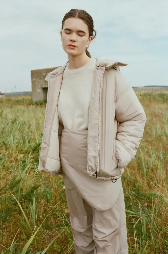 【emmi ｜ Mizuno】ミズノの機能素材を使用した初のアパレルコレクションが誕生　コラボレーションスニーカーと合わせたトータルコーディネートを提案 画像 4