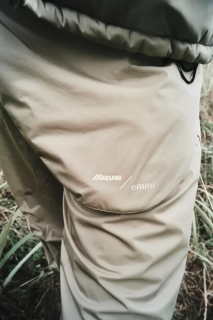 【emmi ｜ Mizuno】ミズノの機能素材を使用した初のアパレルコレクションが誕生　コラボレーションスニーカーと合わせたトータルコーディネートを提案 画像 5