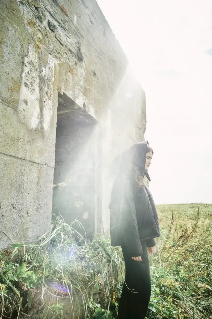 【emmi ｜ Mizuno】ミズノの機能素材を使用した初のアパレルコレクションが誕生　コラボレーションスニーカーと合わせたトータルコーディネートを提案 画像 2