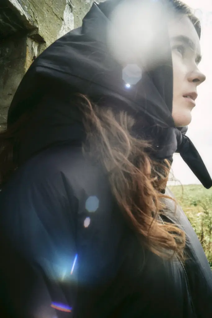 【emmi ｜ Mizuno】ミズノの機能素材を使用した初のアパレルコレクションが誕生　コラボレーションスニーカーと合わせたトータルコーディネートを提案 画像 3