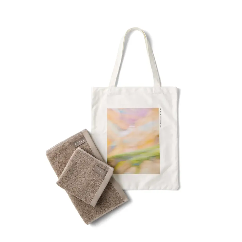 THREEからのウィンターギフト。2025 HOLIDAY Collection オリジナル トートバッグ＆タオル セットをプレゼント。 画像 5