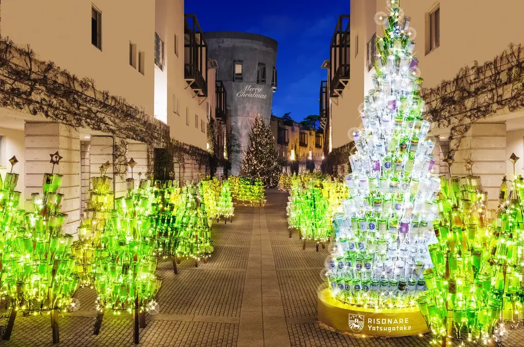 甲州ボトルツリー展示