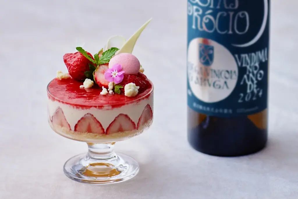 【リゾナーレ八ヶ岳】1万2千本の「甲州」のワインボトルをアップサイクルしたツリーが並ぶ「ワインリゾートクリスマス2025」開催 画像 3