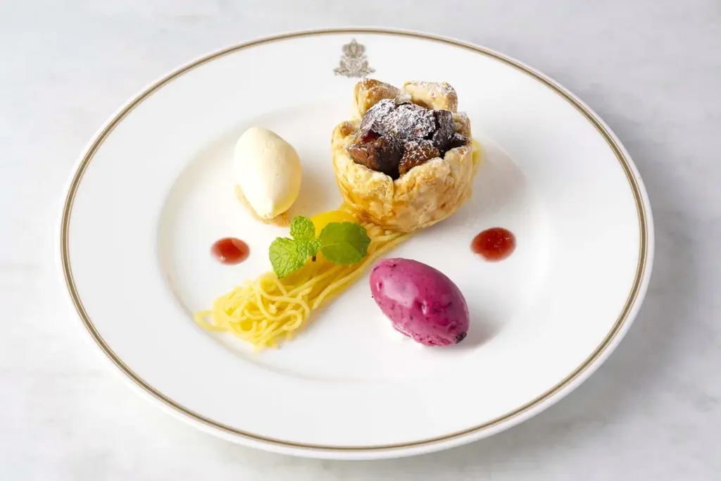 コロンバン原宿サロンの秋冬新作メニュー 高級栗の贅沢マロンパイ、野菜たっぷり米粉ガレットなど4品が登場 画像 1