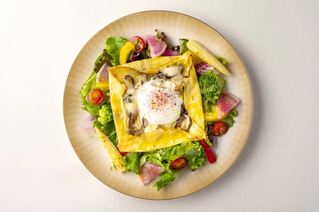 コロンバン原宿サロンの秋冬新作メニュー 高級栗の贅沢マロンパイ、野菜たっぷり米粉ガレットなど4品が登場 画像 2