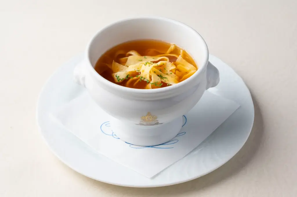 コロンバン原宿サロンの秋冬新作メニュー 高級栗の贅沢マロンパイ、野菜たっぷり米粉ガレットなど4品が登場 画像 3