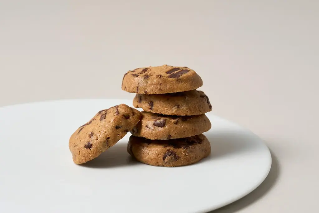 Minimal 麻布台ヒルズ店 2周年限定「4種のチョコレートクッキー缶」登場。さらにコース＆アフタヌーンティー1,000円オフを実施。 画像 3