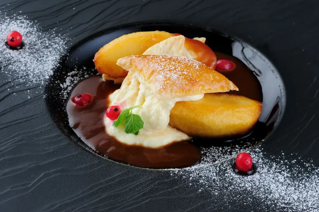 【ホテルグランヴィア岡山】煌めきの赤×シックな黒が織りなすベリーとショコラでときめく冬のアフタヌーンティー『“Rouge” et “Noir”』 開催 画像 4