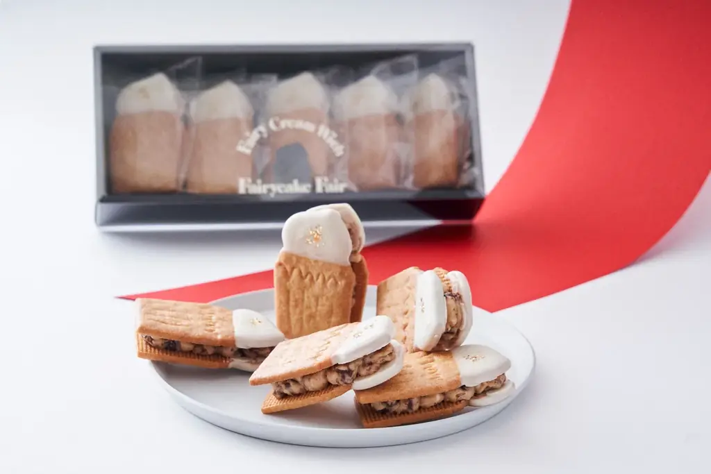 フェアリーケーキフェアのクリスマス2025、第一弾がスタート！寄付つきネコクッキー缶や、どうぶつショートケーキなど、クリスマス気分を彩る限定スイーツが勢ぞろい。 画像 17