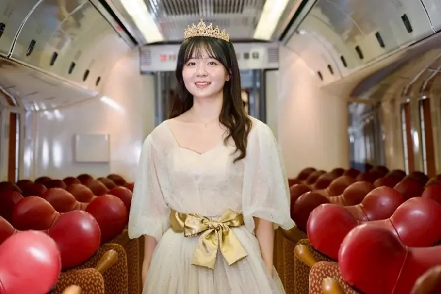 「特急ソニック号」列車内ウェディングファッションショー 画像 1