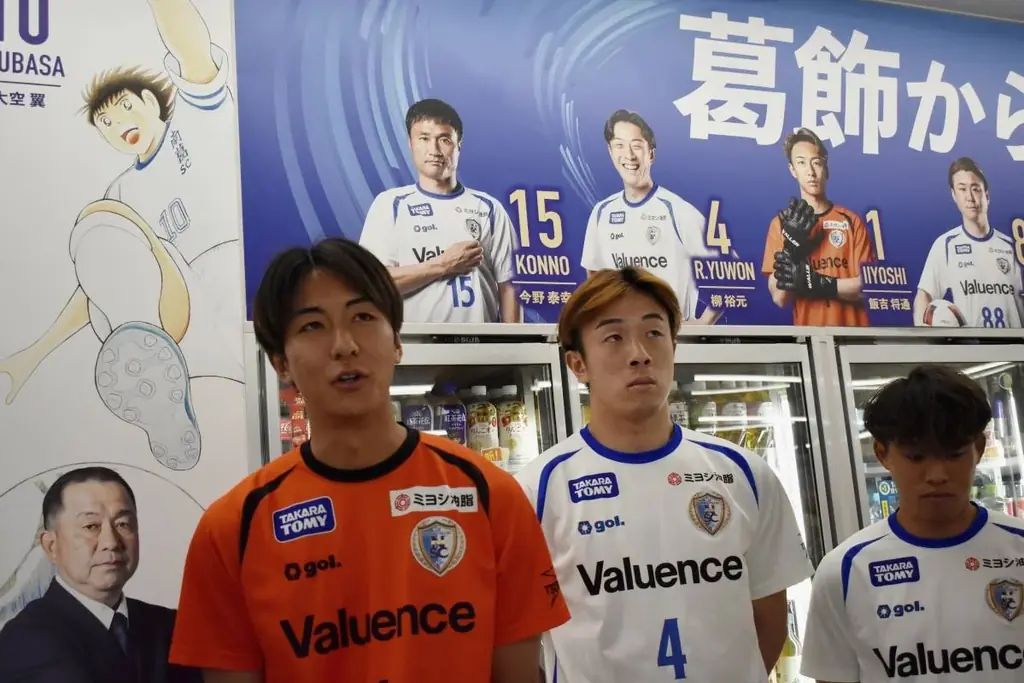 ファミリーマート南葛SCラッピング店舗 お披露目記者会見を開催 画像 2