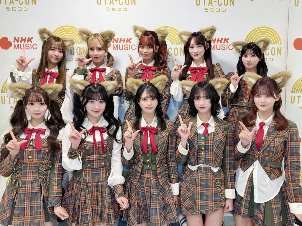 ＝LOVEがNHK『うたコン』で狼耳衣装の新曲を披露