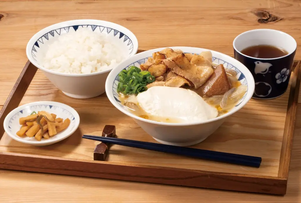 【鍋が恋しい季節に】北海道の郷土料理「石狩鍋」を豚汁にアレンジ！「米味噌の石狩鍋風豚汁定食」ごちとんに登場 画像 5