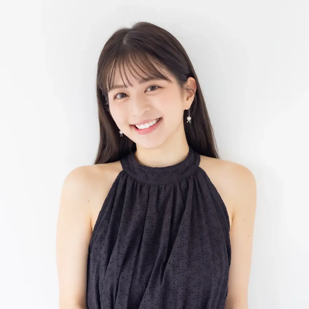 Andemiuとフリーアナウンサーの沖田 愛加さんがコラボ冬の主役アイテム、ベロアロングワンピースとデザインミニスカートが登場！ 画像 4