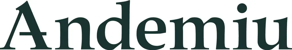 Andemiuとフリーアナウンサーの沖田 愛加さんがコラボ冬の主役アイテム、ベロアロングワンピースとデザインミニスカートが登場！ 画像 5