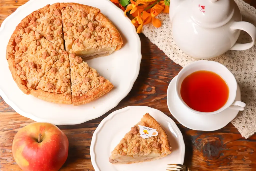 アップルパイ専門店「グラニースミス」、「カレルチャペック 紅茶店」とのコラボメニューを、2025年11月1日（土）“紅茶の日”より販売開始！ 画像 2