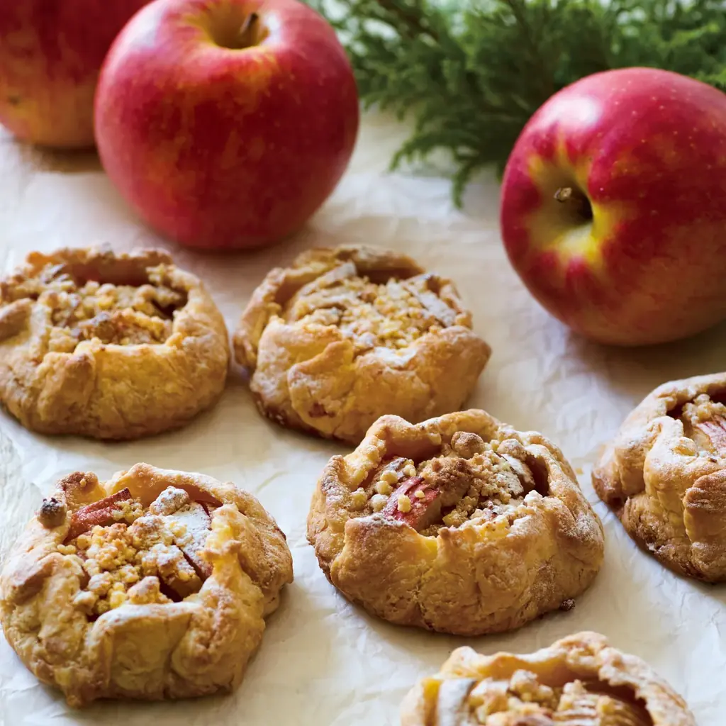 【Afternoon Tea】甘くジューシーなりんごスイーツ、華やかな香りのアップルティーを新発売！クリスマスリースを描いた限定パッケージのアドベントカレンダーや「りんごのシュトーレン」も登場 画像 9