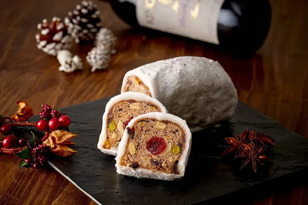 【ホテルグランヴィア大阪】ストーリー仕立てのクリスマスケーキと河内醸造ワイン漬けドライいちご使用のシュトーレンのご予約受付を開始 画像 2