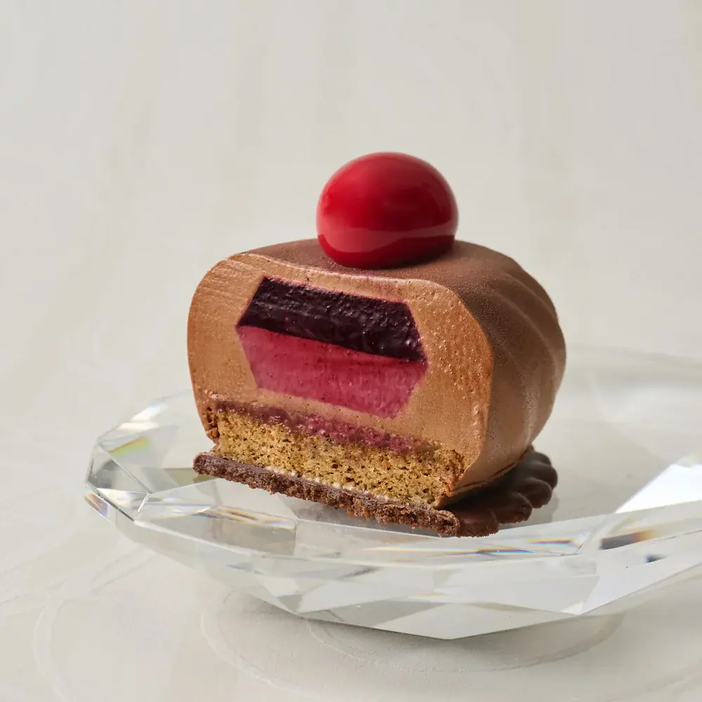 【ホテルグランヴィア大阪】ストーリー仕立てのクリスマスケーキと河内醸造ワイン漬けドライいちご使用のシュトーレンのご予約受付を開始 画像 5