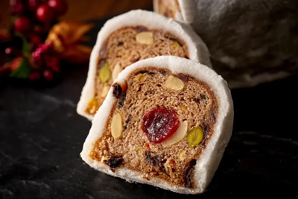 【ホテルグランヴィア大阪】ストーリー仕立てのクリスマスケーキと河内醸造ワイン漬けドライいちご使用のシュトーレンのご予約受付を開始 画像 7