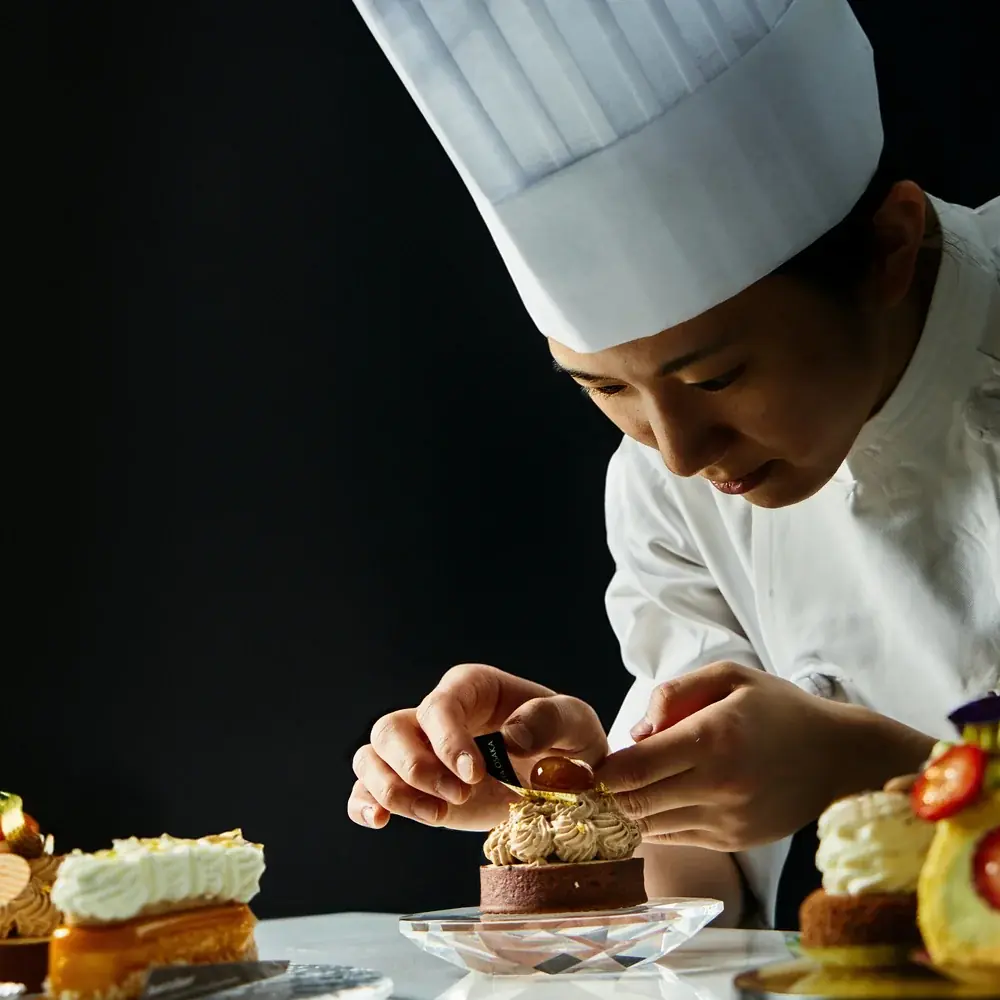 【ホテルグランヴィア大阪】ストーリー仕立てのクリスマスケーキと河内醸造ワイン漬けドライいちご使用のシュトーレンのご予約受付を開始 画像 8