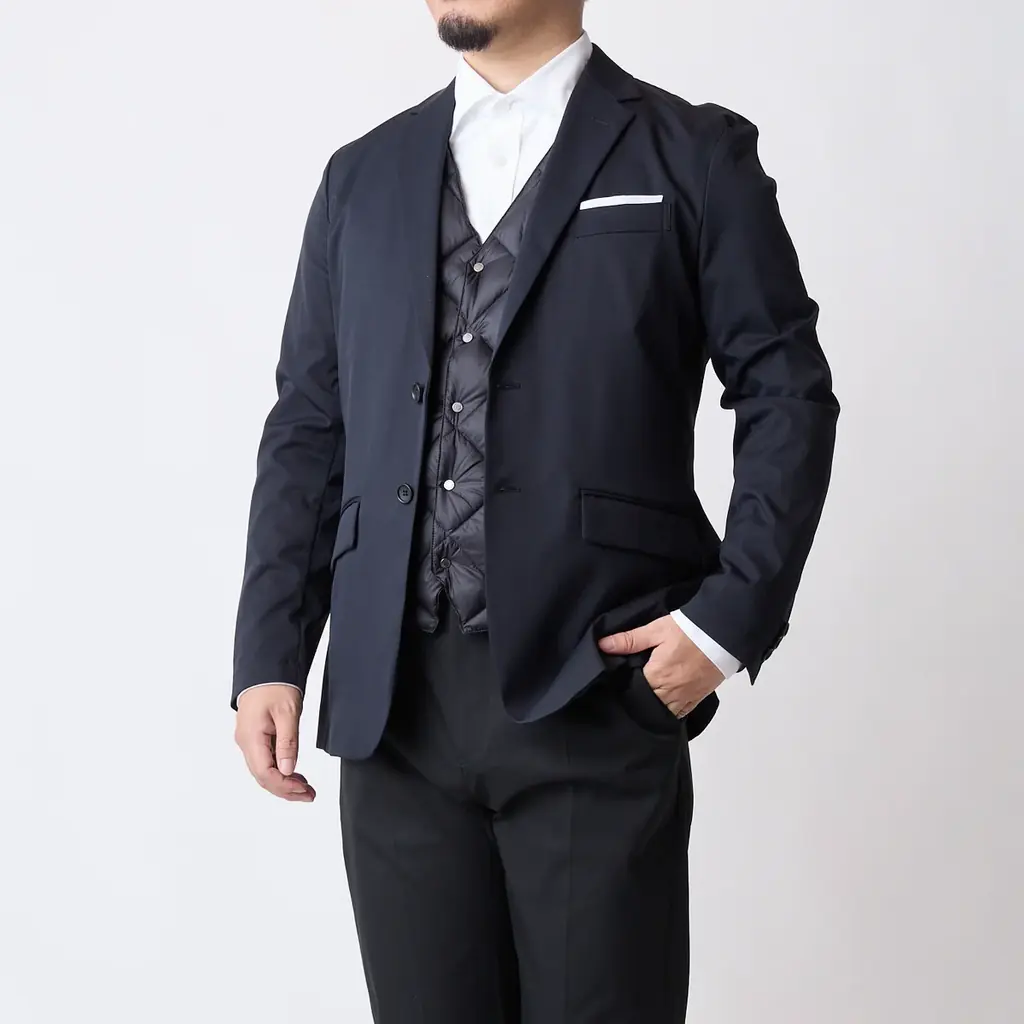 水道会社発祥のスーツに見える作業着「WWS」、10/31（金）TAION別注「WWS×TAION インナーダウンベスト」を販売開始！静電気軽減、後ろ身頃にウエスト調整機能を搭載 画像 5