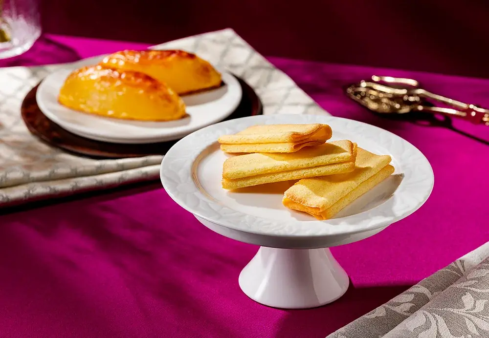 “ロイヤルのスイートポテト”と世界初製法ラングドシャクッキー“バター衣しゃ”が初コラボ！『バター衣しゃ ロイヤルのスイートポテト風』が誕生 画像 1