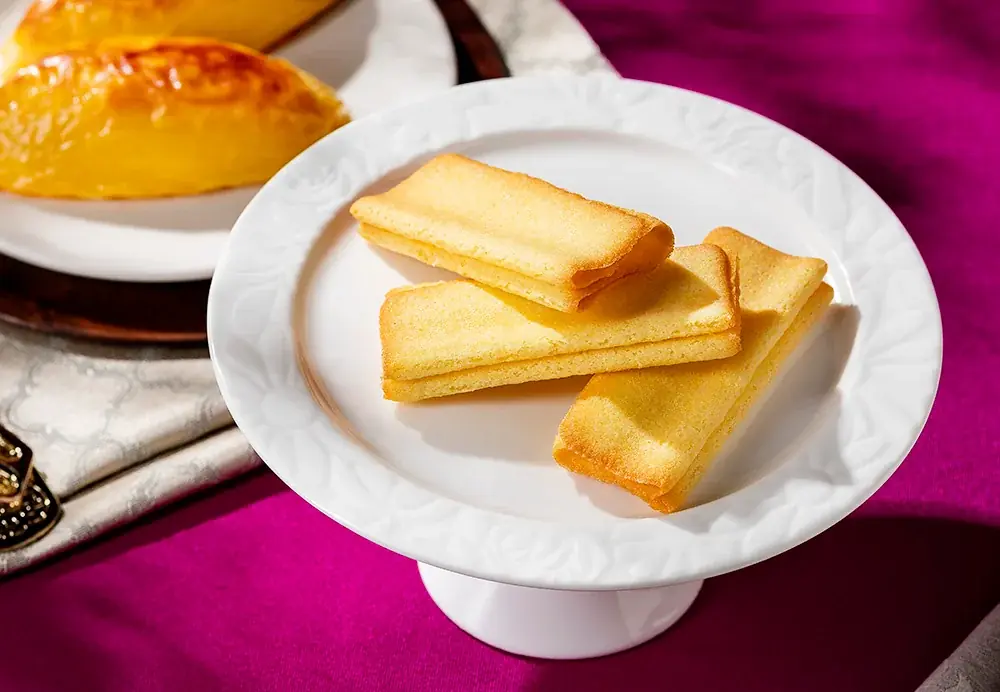 “ロイヤルのスイートポテト”と世界初製法ラングドシャクッキー“バター衣しゃ”が初コラボ！『バター衣しゃ ロイヤルのスイートポテト風』が誕生 画像 2