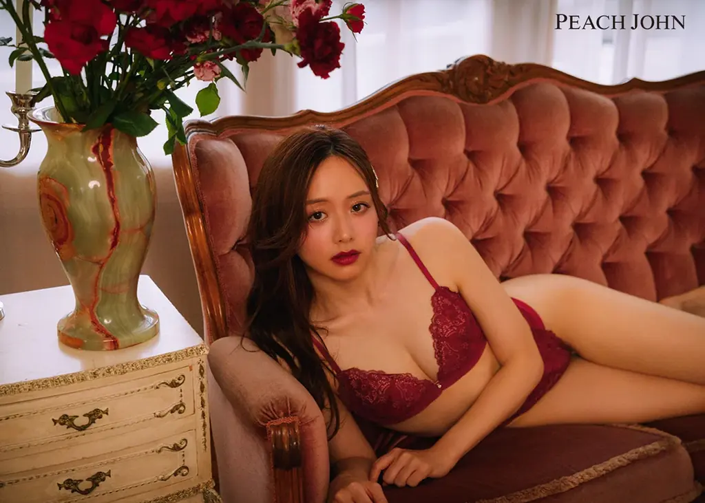 PEACH JOHN冬シーズンのビジュアルに森香澄が登場！心を奪うホリデーランジェリーコレクション 画像 5