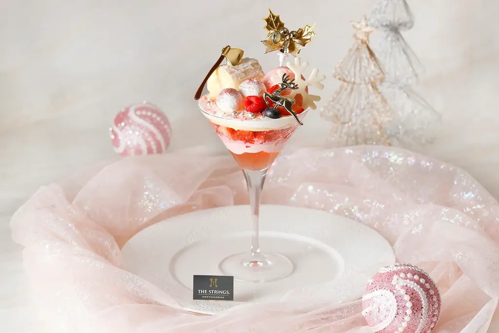 上品に煌めくロゼと雪のホワイトが織りなすロマンティックなクリスマスパフェが新登場『ロゼスパークル・ホワイトクリスマスパフェ』 画像 1