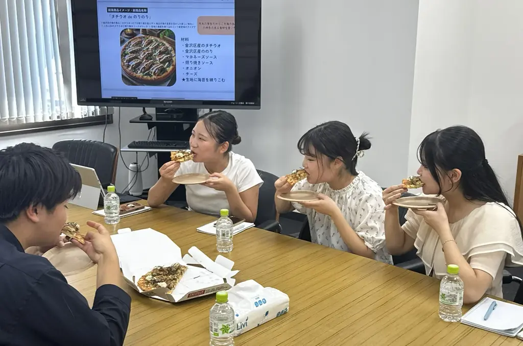 ピザーラ地産地消プロジェクト　神奈川県産 太刀魚と海苔を使った横浜市立大学コラボ『タチウオdeのりのり』　「浜大祭」で発売決定！ 画像 5