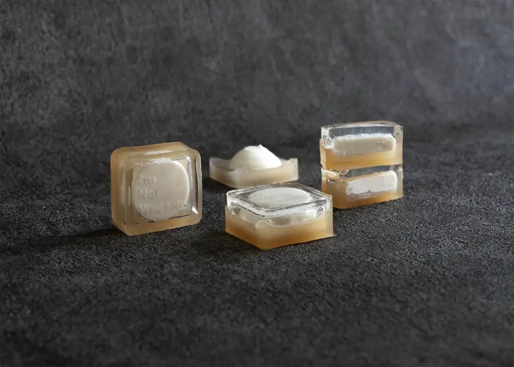 「和菓子ではない」ことから始まる、新しい菓子の時代。新ブランド『NOT WAGASHI』から、透明な「クリスタルチーズサンド」を発売。 画像 3