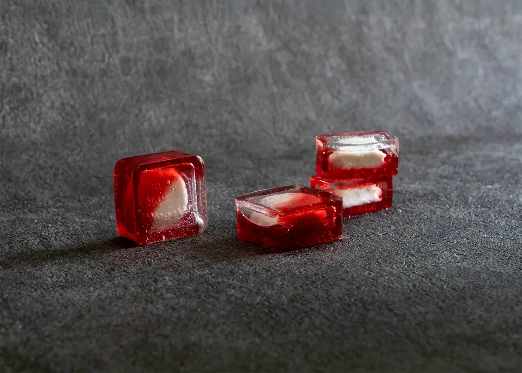 「和菓子ではない」ことから始まる、新しい菓子の時代。新ブランド『NOT WAGASHI』から、透明な「クリスタルチーズサンド」を発売。 画像 4