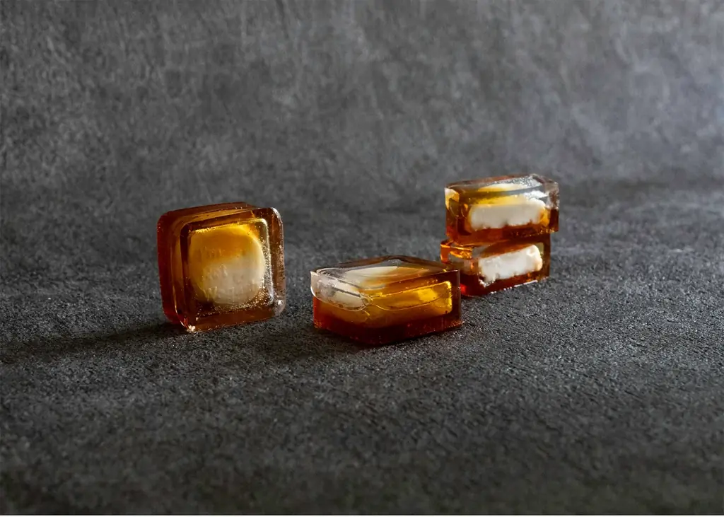 「和菓子ではない」ことから始まる、新しい菓子の時代。新ブランド『NOT WAGASHI』から、透明な「クリスタルチーズサンド」を発売。 画像 5