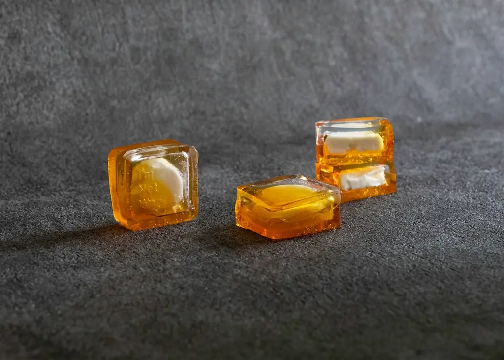 「和菓子ではない」ことから始まる、新しい菓子の時代。新ブランド『NOT WAGASHI』から、透明な「クリスタルチーズサンド」を発売。 画像 7