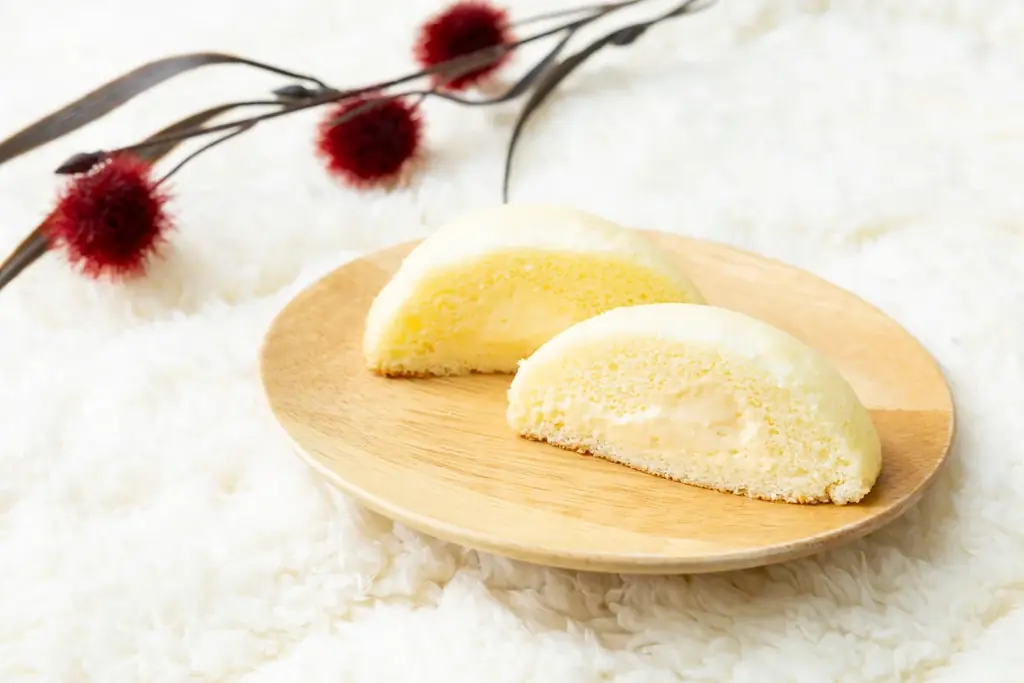 新食感の和スイーツ「ふわっほわっ」誕生！ふんわり・軽やかな生地にたまごクリームが入った新感覚のカステラ　11月4日（火）より、セブン‐イレブンで順次販売 画像 1