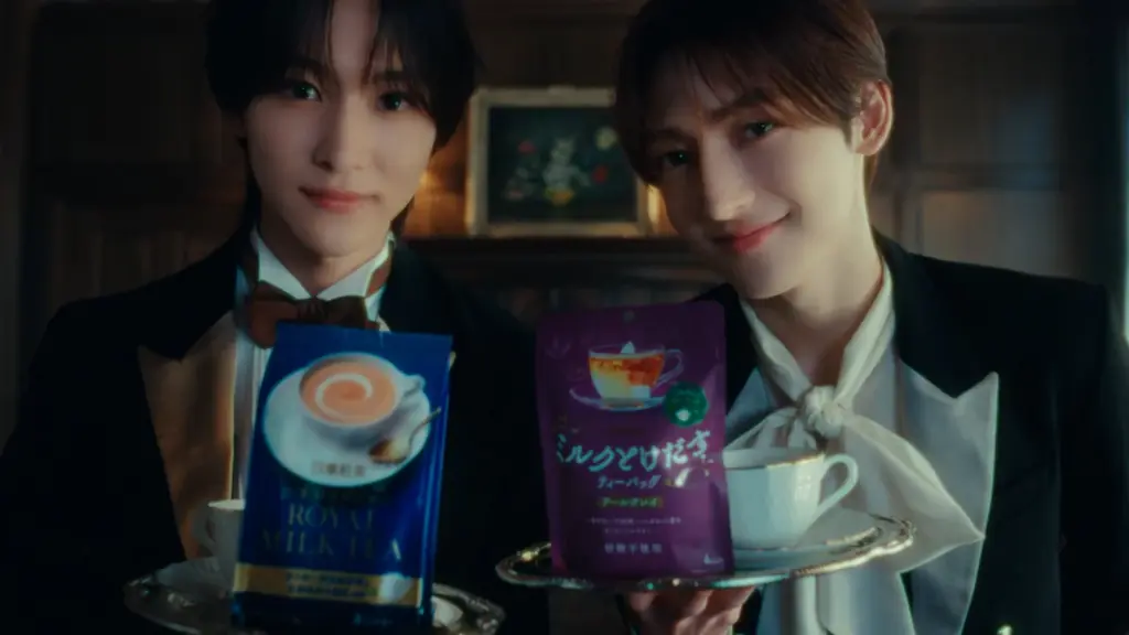 今注目のユニットROIROMが初の執事衣装に変身⁉日東紅茶「ミルクとけだすティーバッグ」「ロイヤルミルクティー」新WebCM『あなたはどっちのミルクティー？』篇　10月30日公開 画像 3