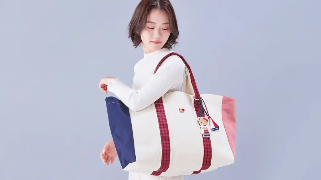 ファミリアから神戸・東京限定アイテムが東西異なるカラーで新登場！ ファミリア神戸本店・代官山店含む計4店舗で限定販売 発売を記念しイニシャル刺繍イベントを開催 画像 4